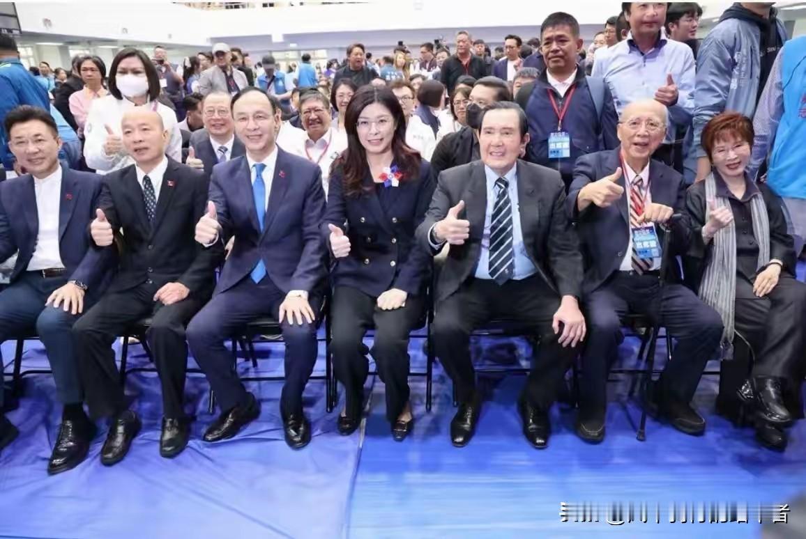 郑丽文通过实际
行动帮助农民
销售滞销的莲雾，
并设立青年就业辅导站，确实展现了