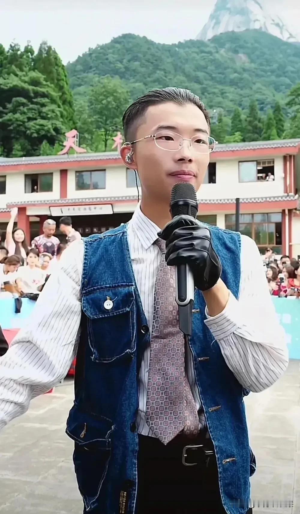 郭有才会不会成为下一个“大衣哥”？