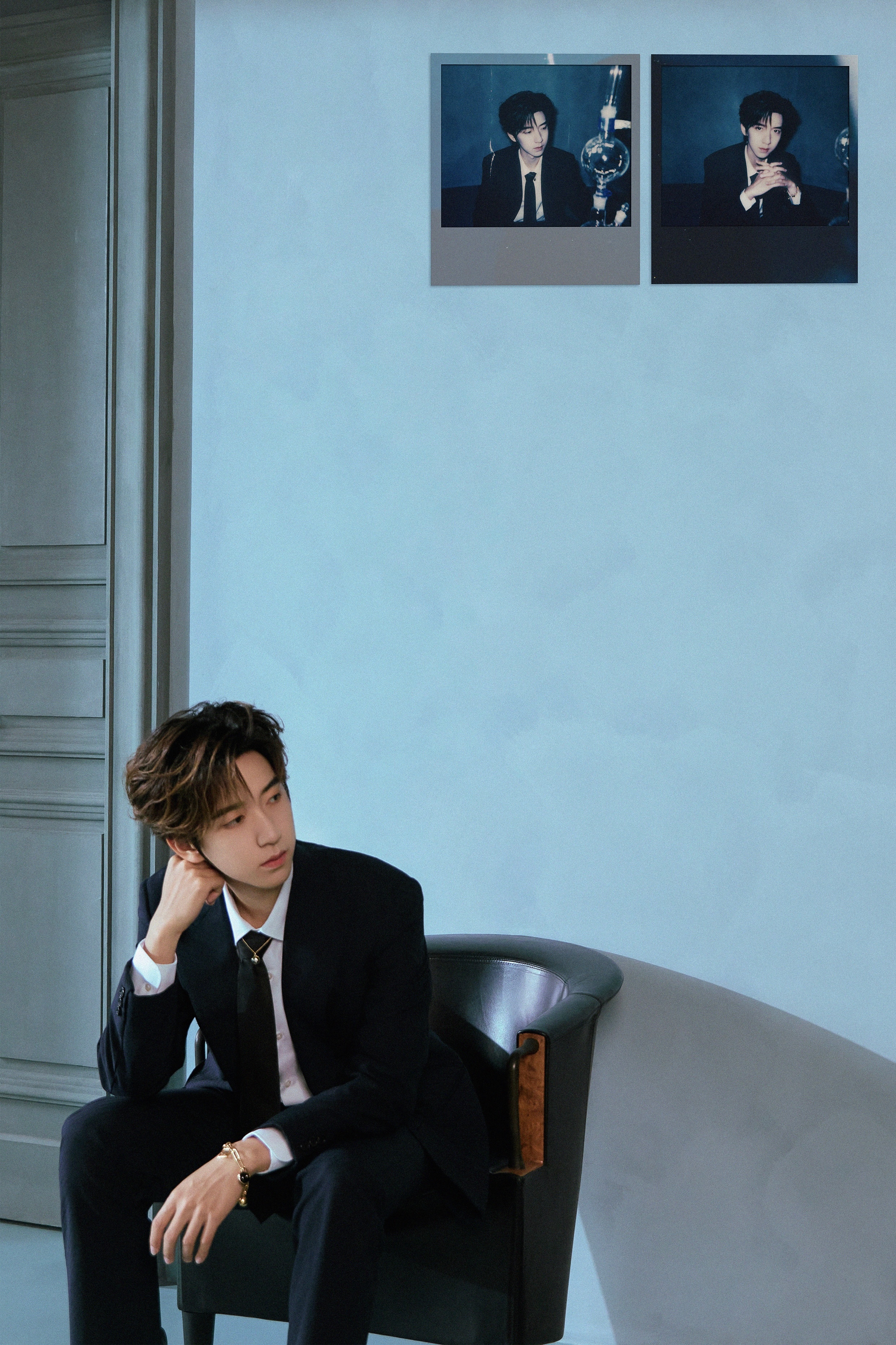 后面还藏着两张拍立得 修复一下帅晕…🙏🏻🙏🏻#青年主持人贺峻霖# .#北