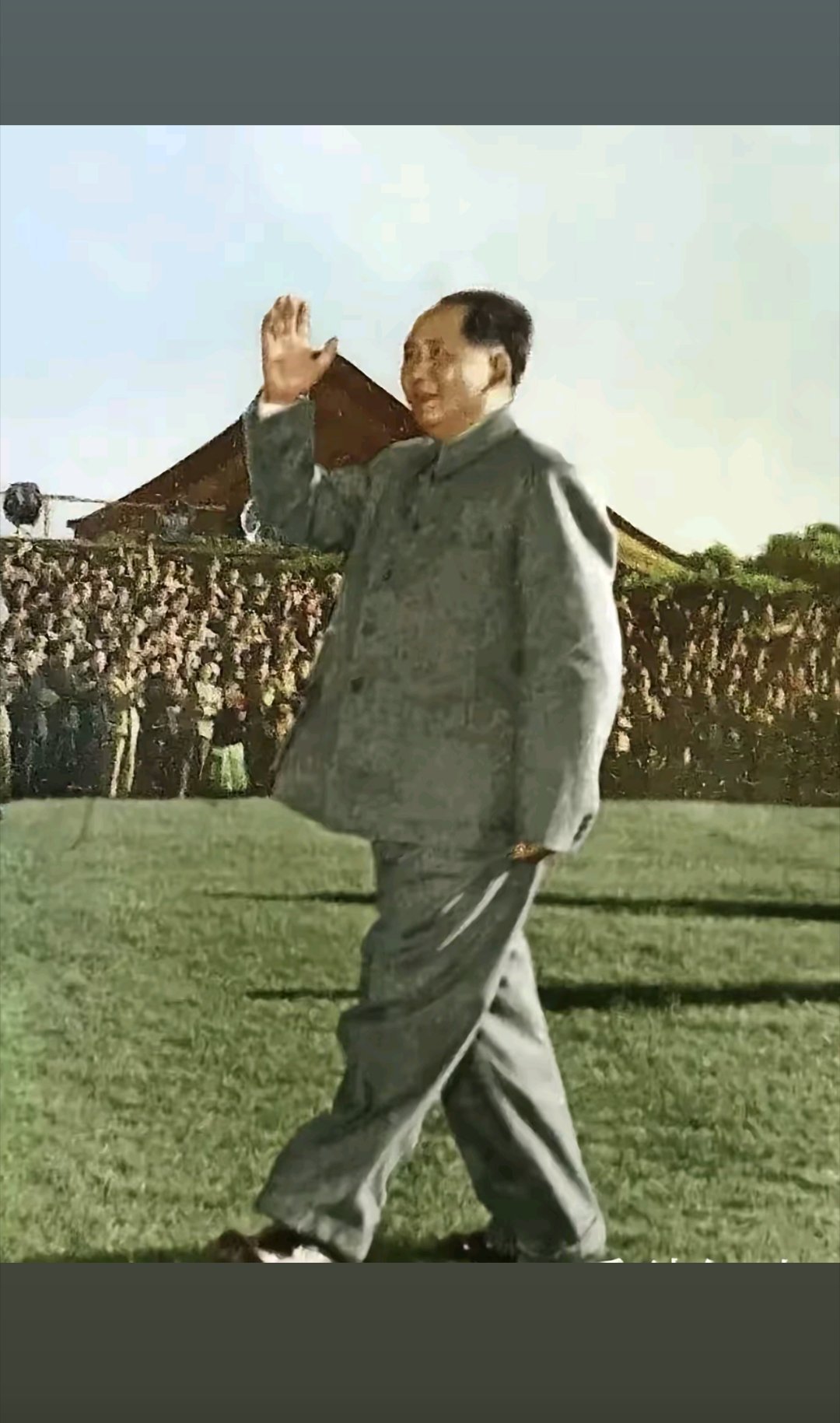 他将一盘散沙四分五裂的旧中国凝聚成一股无艰不摧的力量，推翻三座大山，建立新中国！