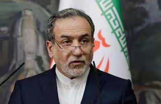 美国被伊朗狠狠打脸！当地时间3月25日，伊朗外长阿拉格齐在接受采访时连发两问，“