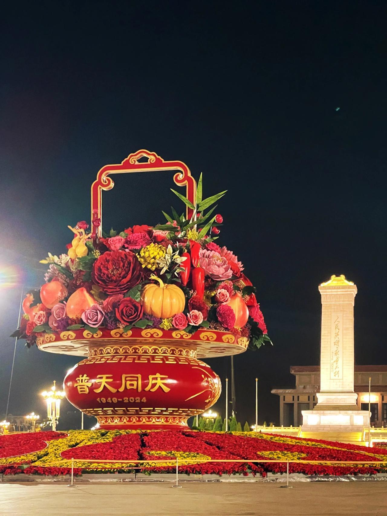 📍北京天安门·升旗
一起奔跑、一起守候，只为见证五星红旗冉冉升起的那一刻
这是