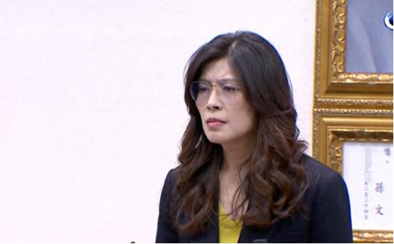 为“中国人身份”，蒋万安挑战郑丽文；黄国昌痛批美国，豁出去了
 
台湾政坛这两件