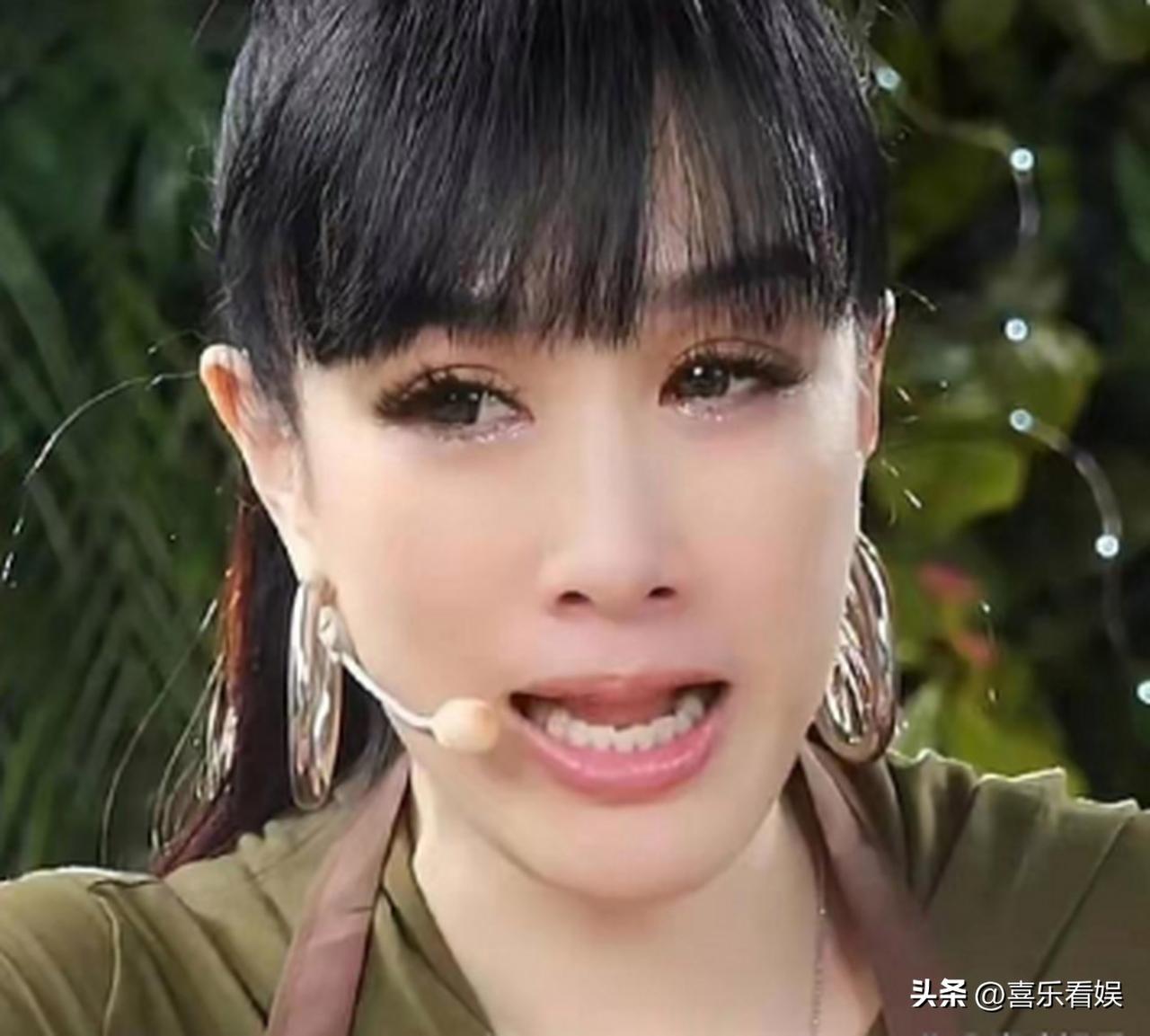 钟丽缇，自责愧疚
 
3月23日，钟丽缇就小女儿Cayla的争议事件，专门发了一