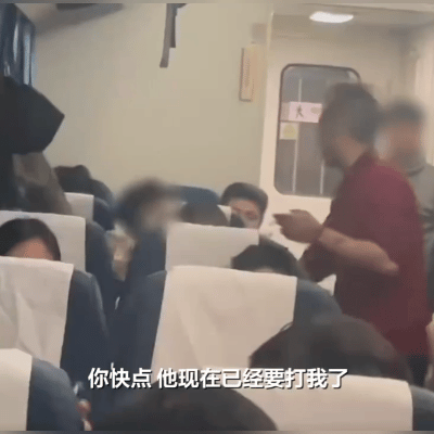 列车上竟上演如此嚣张一幕！12月20日，K807次列车行驶至江西境内时，一名男子