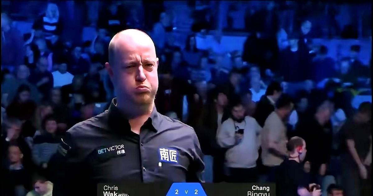 你看那个举起奖杯的人，他叫韦克林。
他捅破的不仅是冠军窗户纸，他捅破的是“努力必