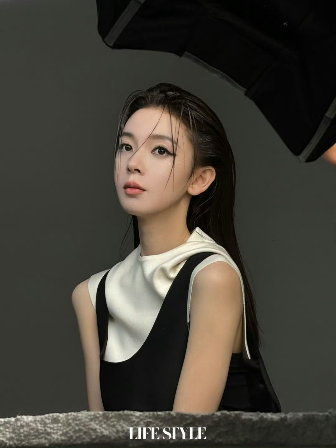 陈瑶杂志销量 陈瑶这次的杂志成绩太亮眼了！封面造型氛围感拉满，开售就火速破万被抢