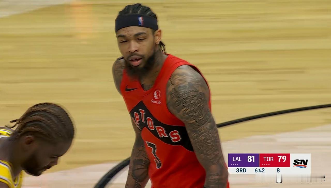 猛龙球星英格拉姆真是太懂事了！在今天猛龙主场以120：123惜败于湖人的比赛中，