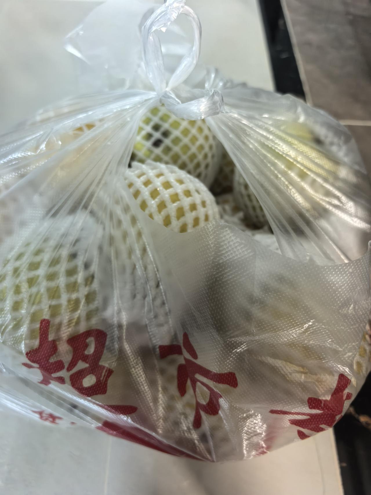 路边摊25元一大袋廉价苹果，我悄悄简单检测后，才懂其中猫腻
 
夏天街边总能遇见