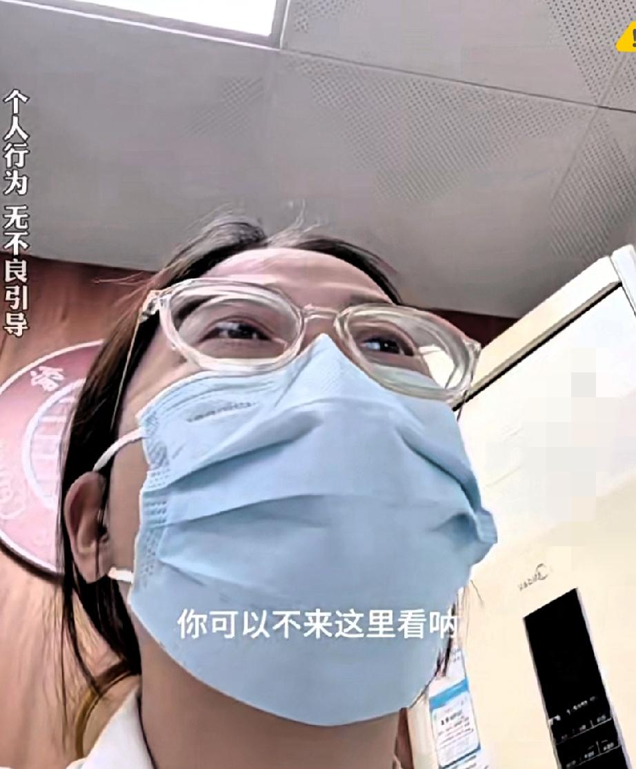 医生听不懂广州话被怼
 广州医患因方言吵架的事太有争议了！

患者说惯广州话、普