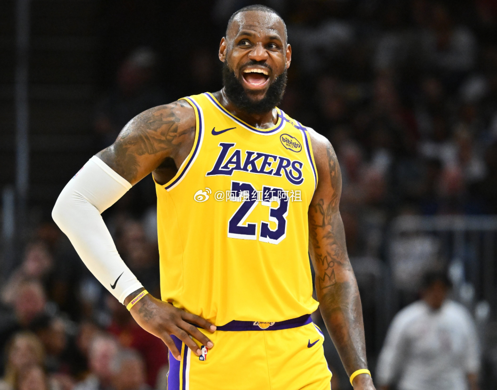 NBA常规赛，湖人今日主场128-104大胜国王。本场比赛，湖人球星詹姆斯发挥出