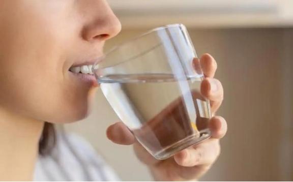 多喝水能消胆结石？提醒：消除胆结石有4个最佳方式，不是多喝水

“多喝水能消除胆