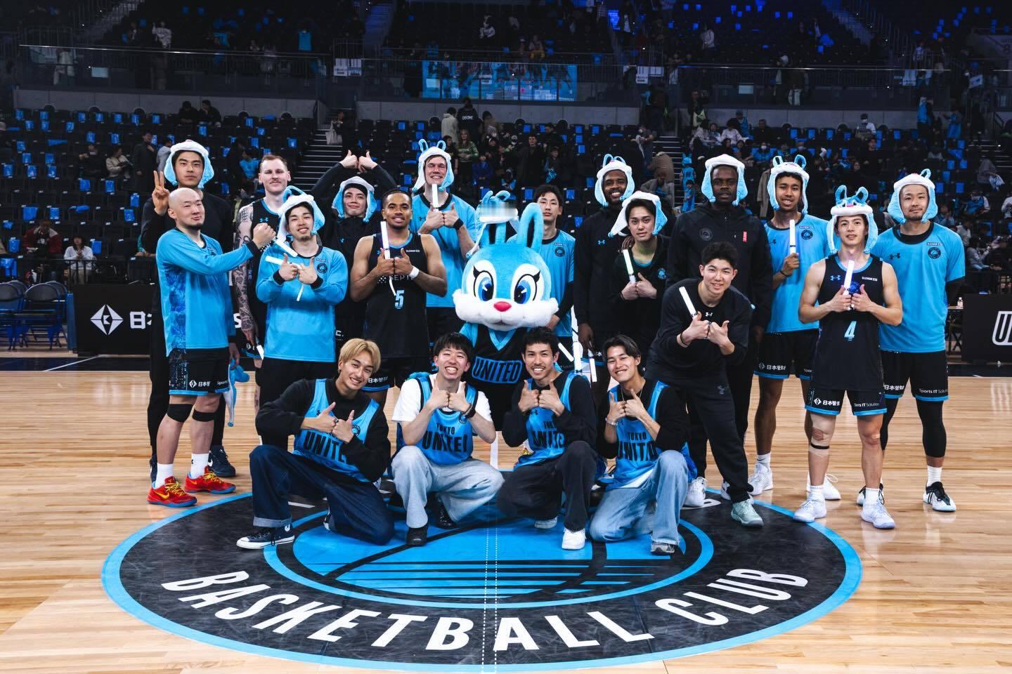 一个萌萌的任老师。任序航辽宁男篮