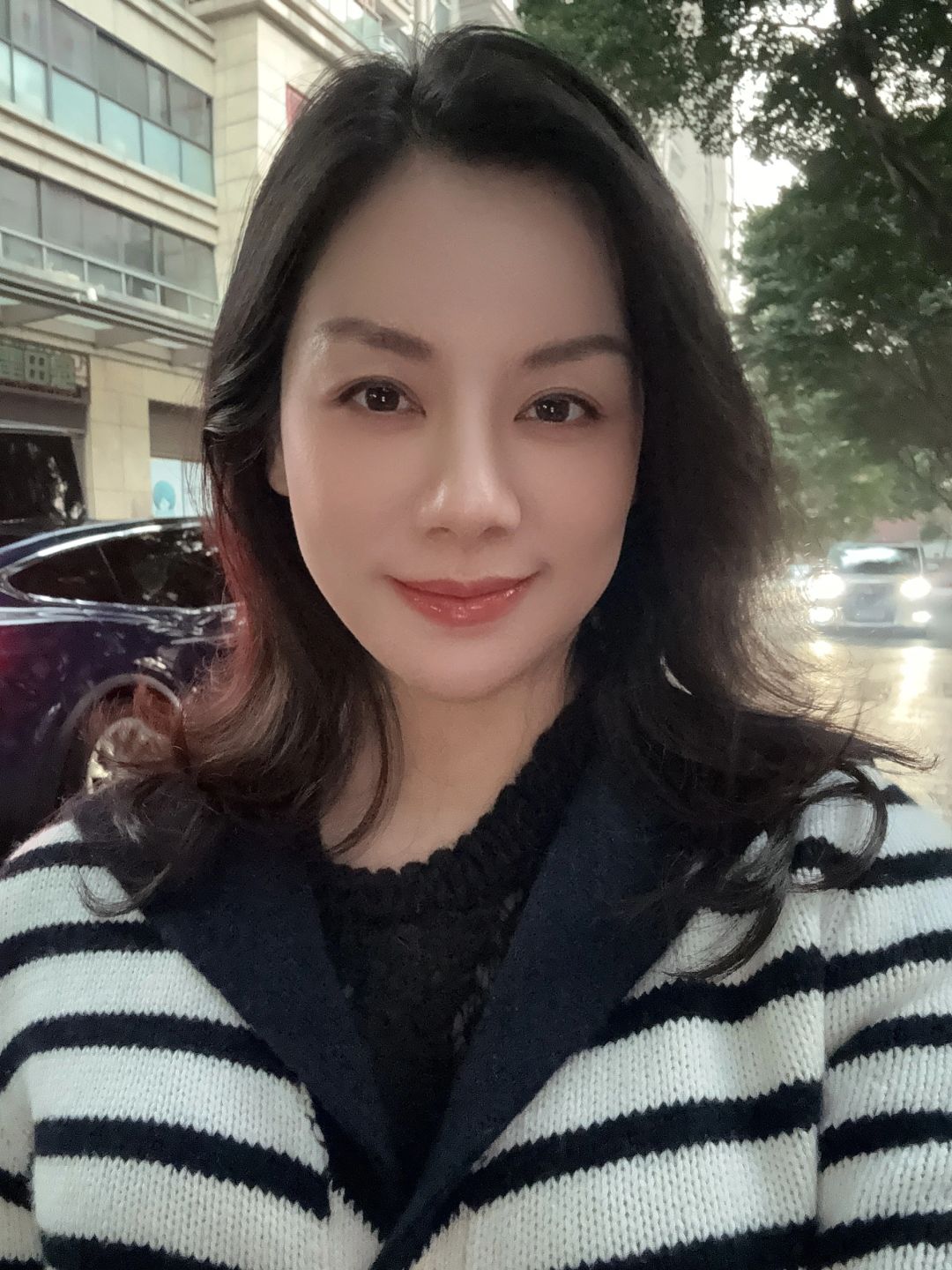 楼下捕捉儿子一枚 哈哈哈，每次问姐姐，弟弟
