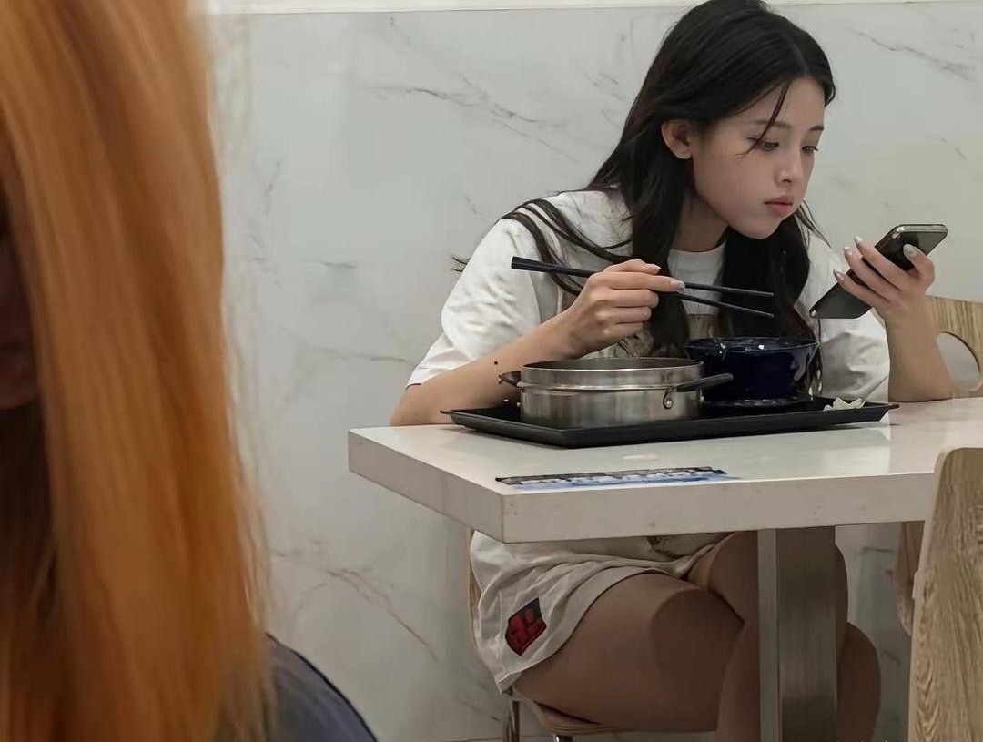 当初厂里的杨超越，谁能想到未来会成为顶流 