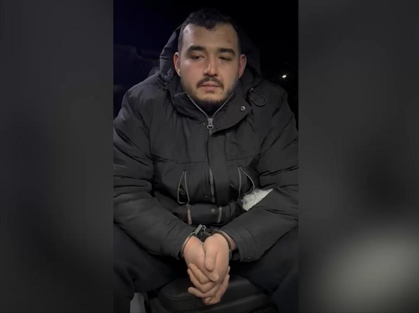 这个人就是杀害俄罗斯武装部队三防司令的恐怖袭击嫌疑人。
他承认受雇于乌克兰情报部