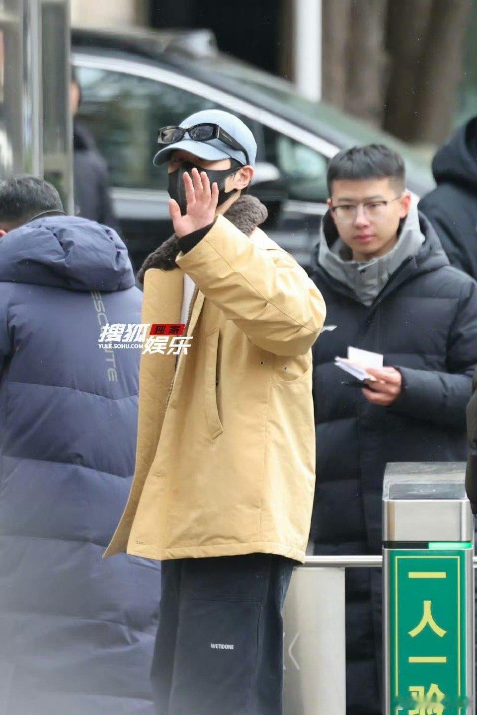 李昀锐现身春晚联排 期待小林，一切顺利✌️ 