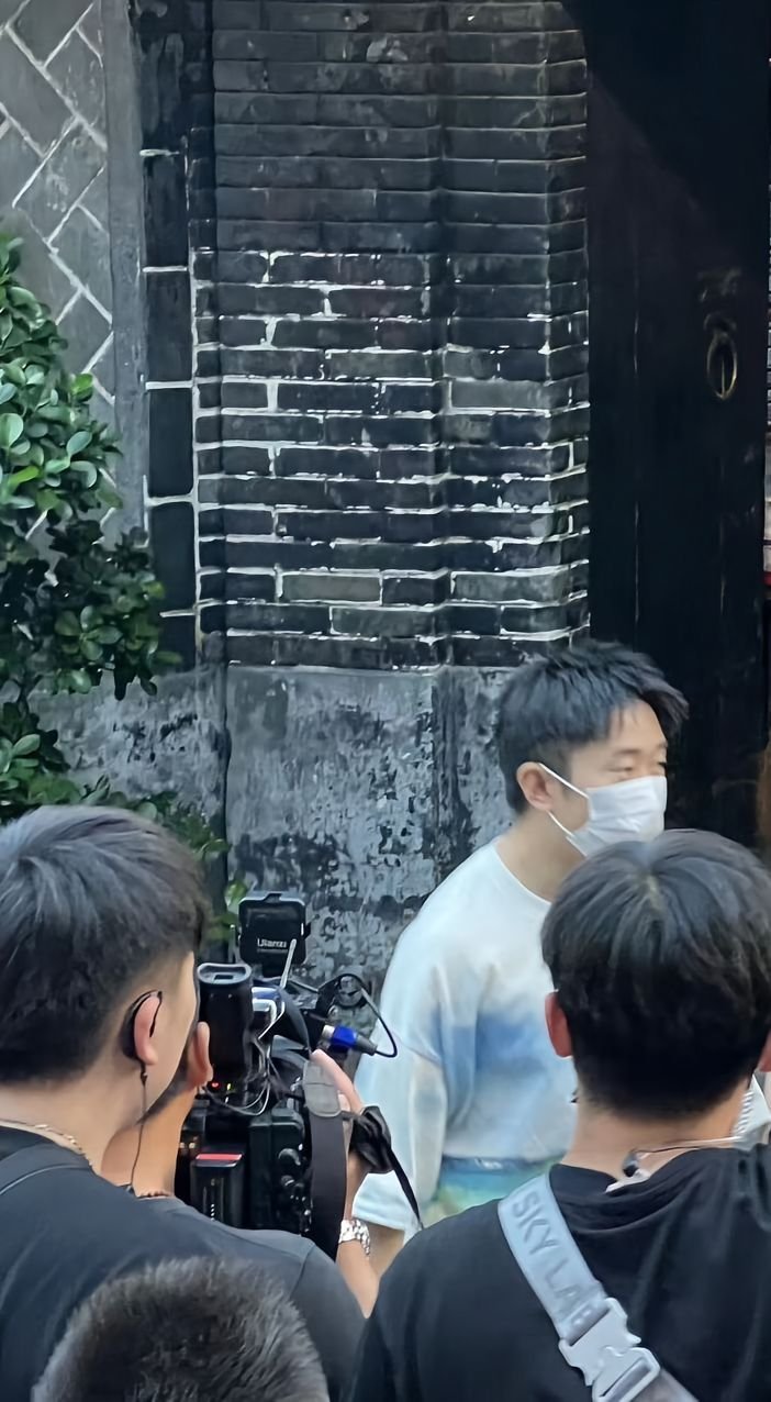 杨迪又被他妈妈支配了杨迪又被他妈妈支配了”的背后，藏着最治愈的亲情密码。当明星光