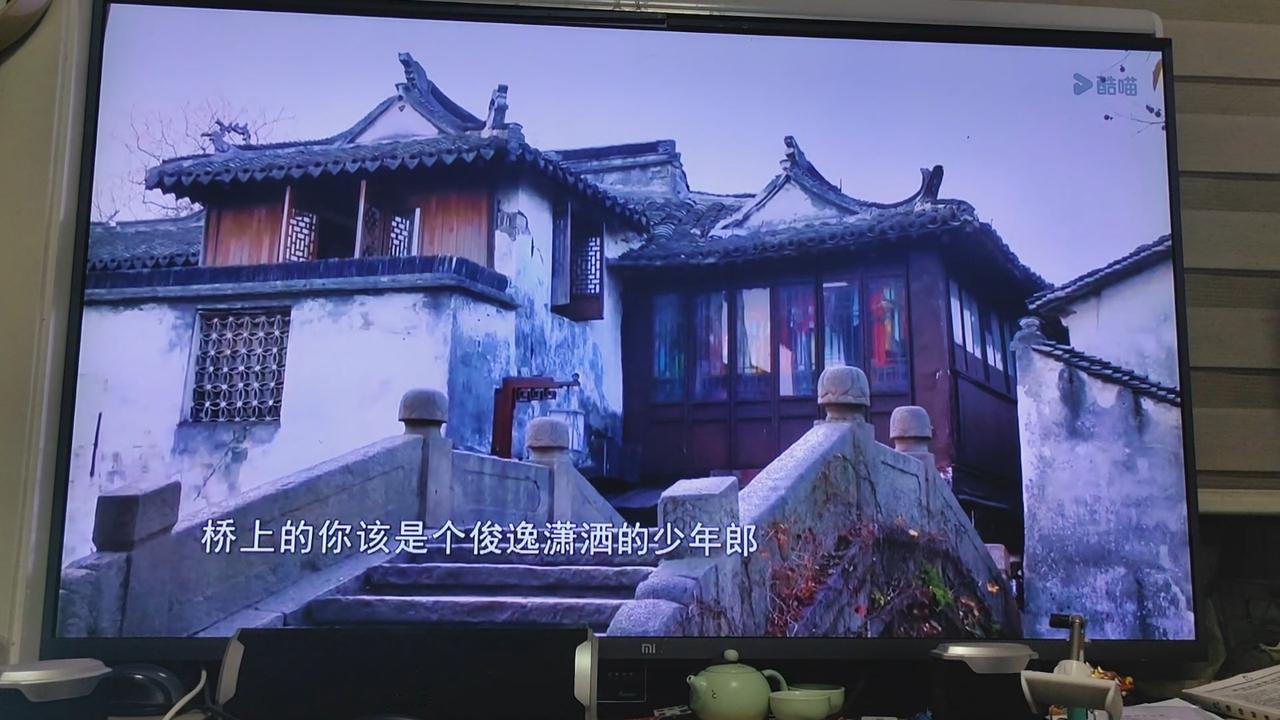 【笔耕纪历：似曾相识燕归来】喜欢一边码字一边听看电视。是中国名镇专题片《周庄》，