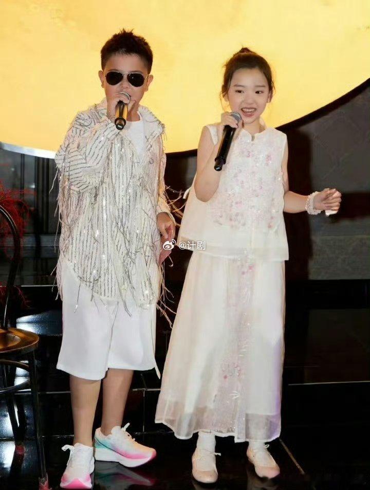 小酒窝朵朵配音电影时空奇旅 金球奖提名动画时空奇旅的中文配音阵容太亮眼，小酒窝和