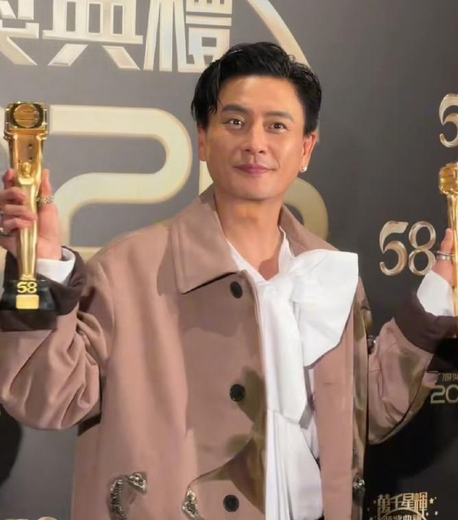 [太阳]黄宗泽获得视帝后，在台上发言：“感谢我的妈妈，一直花我的钱，要不是她一直