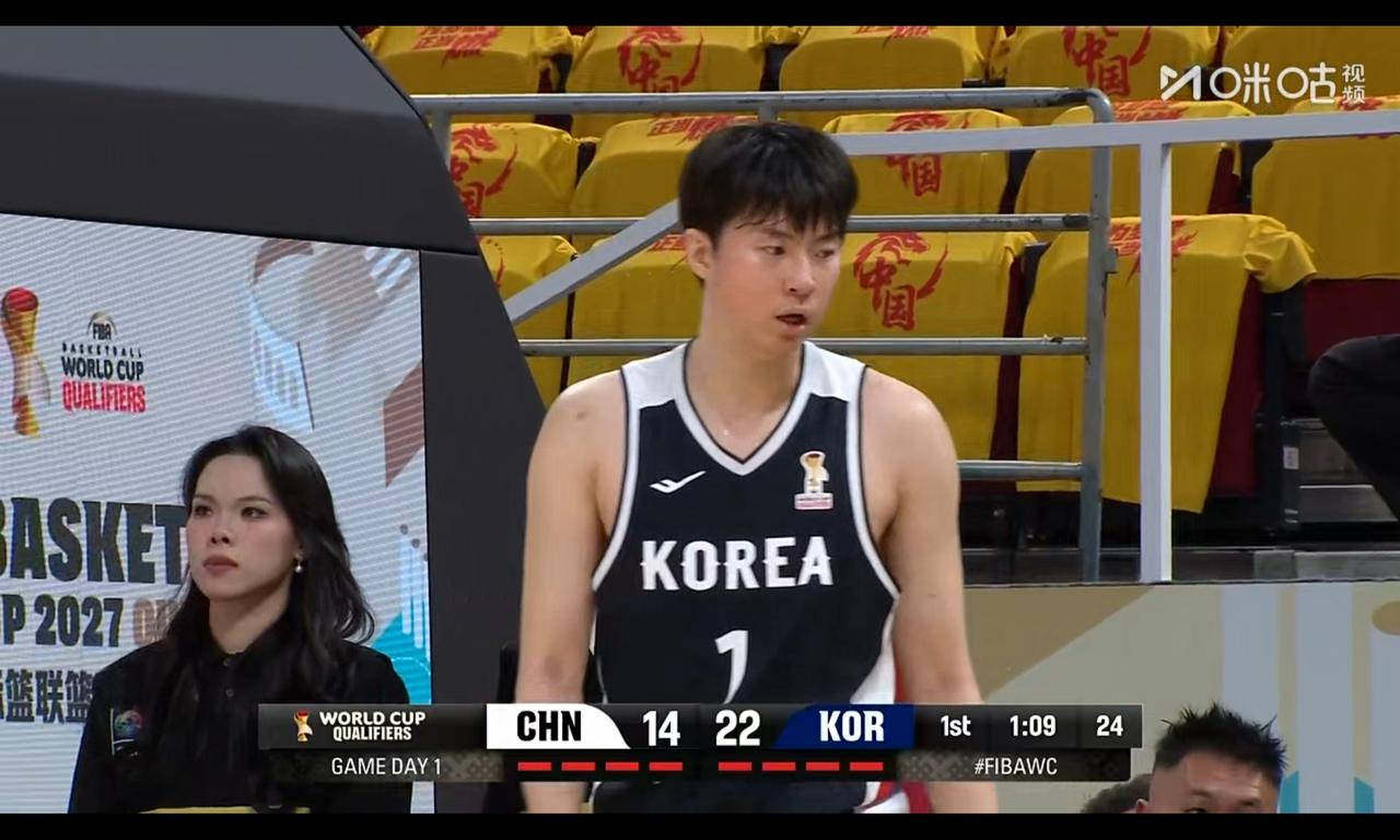 李贤重半场6个三分球，20分傲视群雄，我们8中1就特别差

中国队上半场就1个三