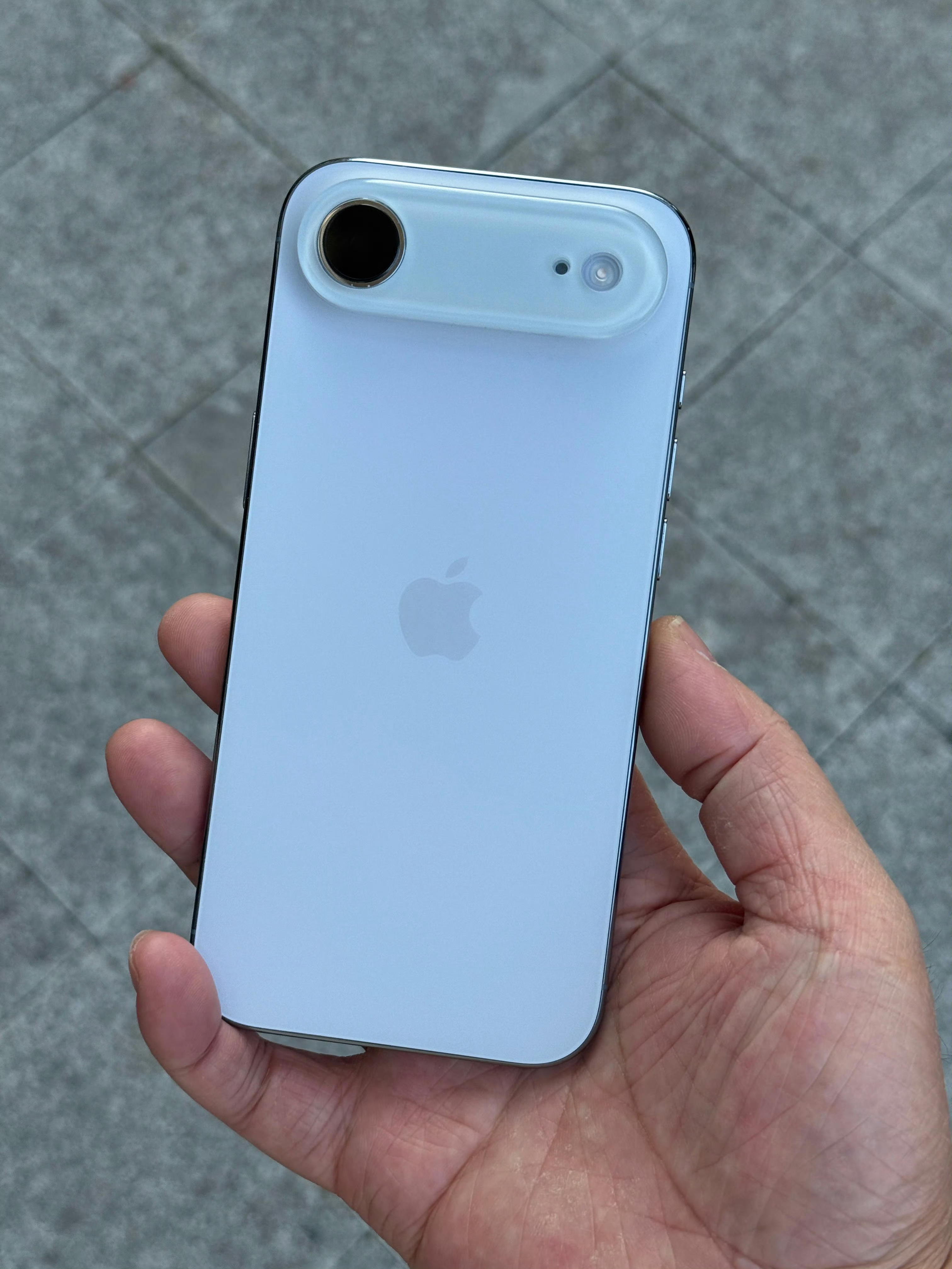 有点好奇，有没有老铁是双持 iPhone Air 和 S25 Edge 的[允悲