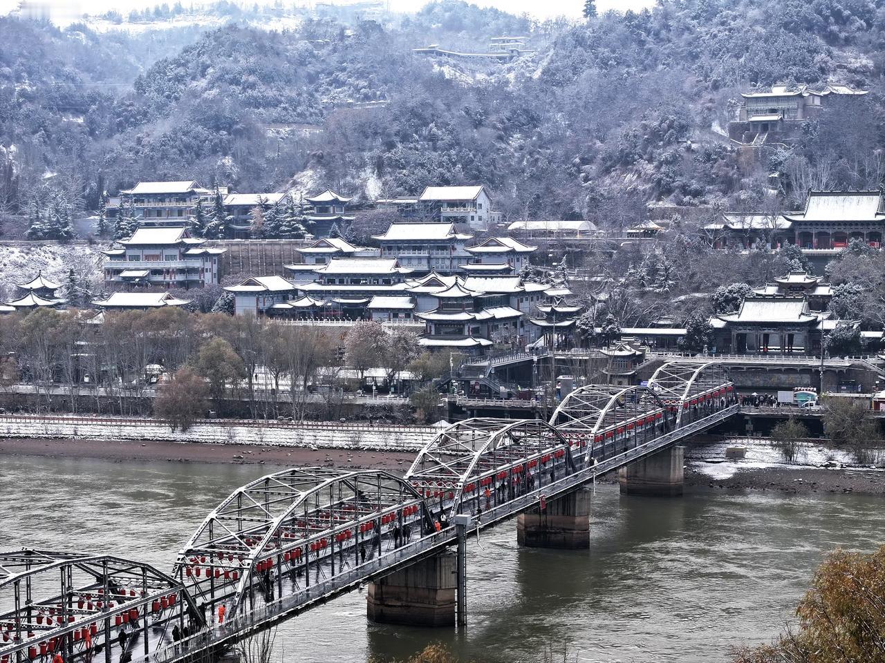 【经历是最好的老师，摔一跤虽然很疼，却教会了我如何站稳；痛过才懂谨慎；伤过，才知