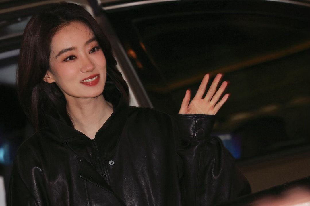 张小斐这个回头好美每一面你都美丽啊~张小斐一个回头出神图了 ​ ​​​