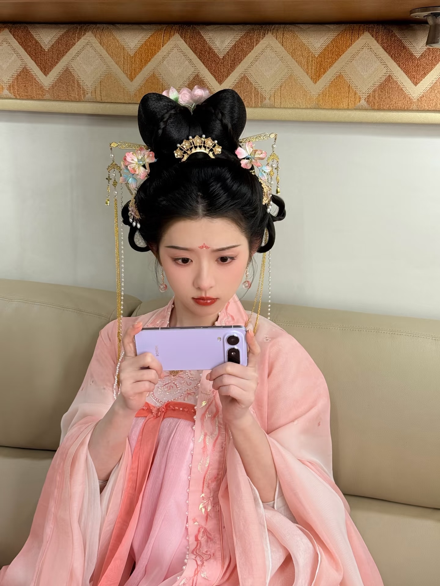 原来有那么多明星用荣耀Magic8 Pro Air啊，就连许嵩也秀出了微博机型小