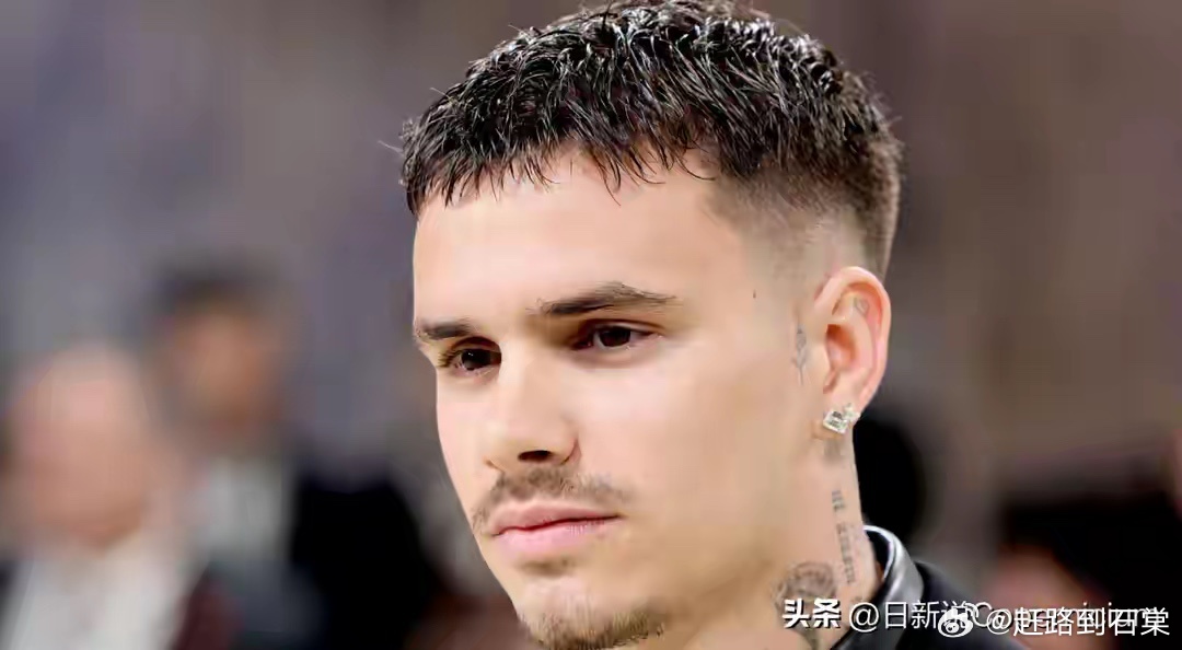 一家子各玩各的？贝克汉姆大儿子断联，二儿子被拍到独自出海 