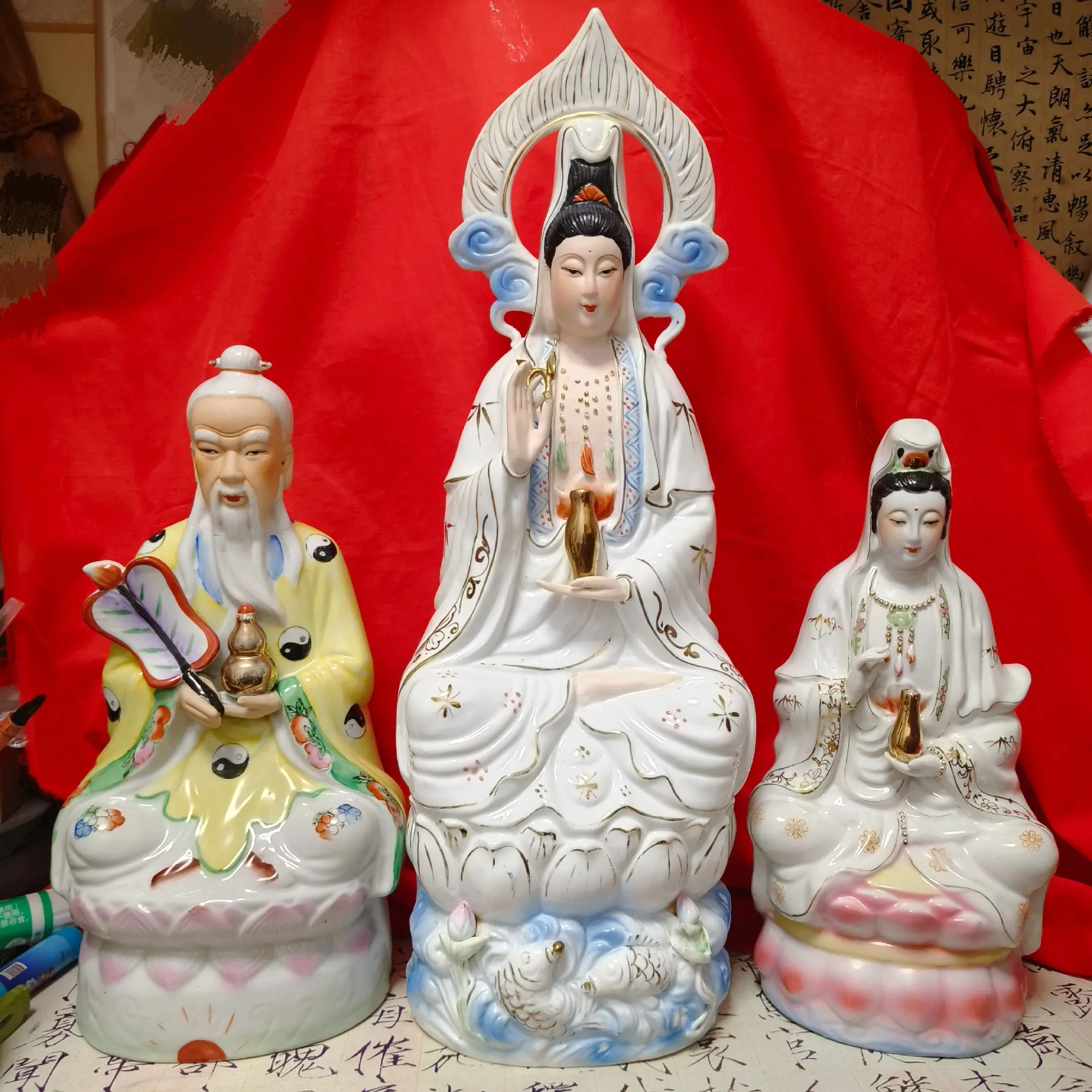 白衣大士施慈悲甘露，玄门老祖演太极真机。