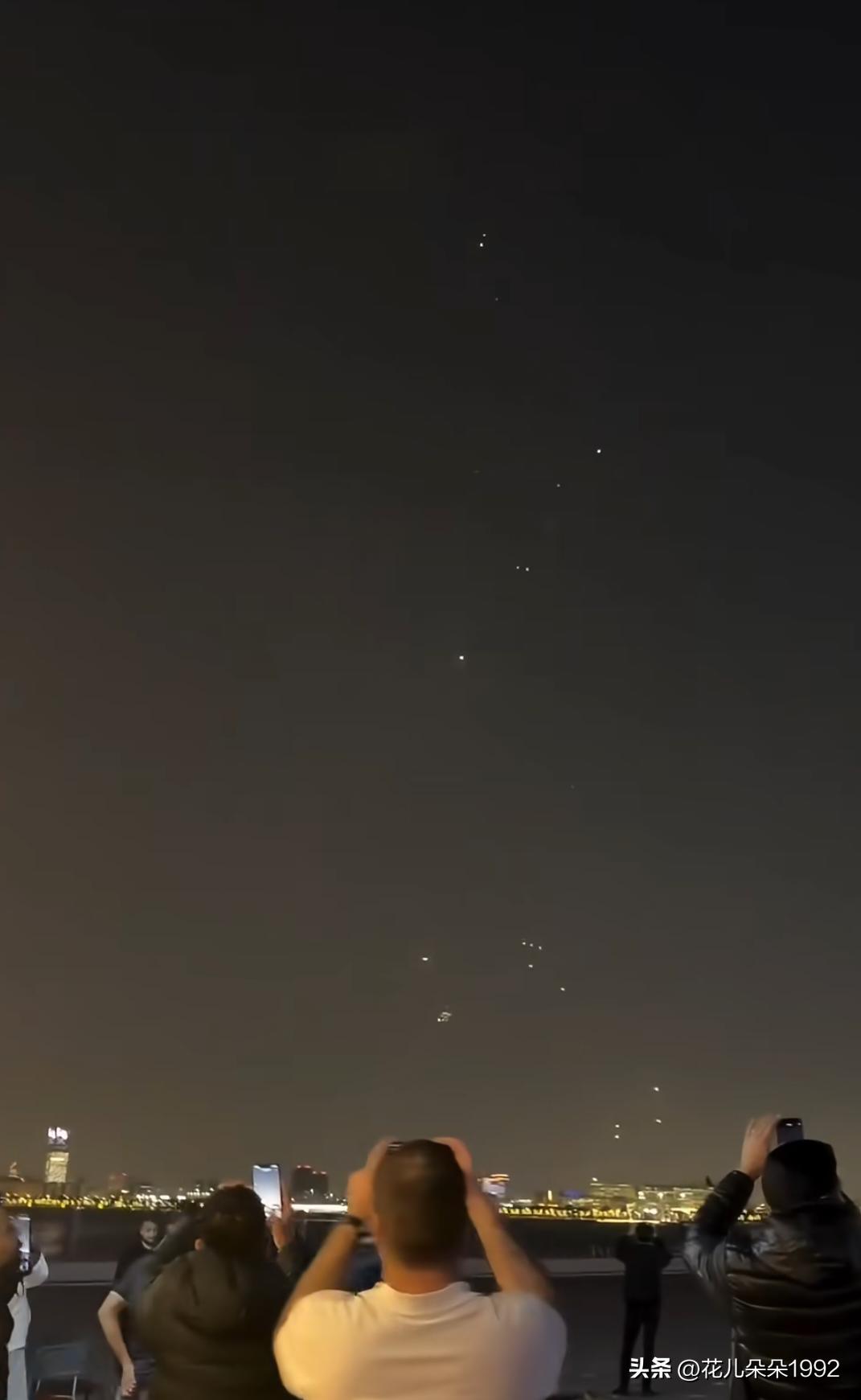 中东导弹再乱飞几天，普通市民看烟花都麻木了，所有人淡定的像在看烟花！