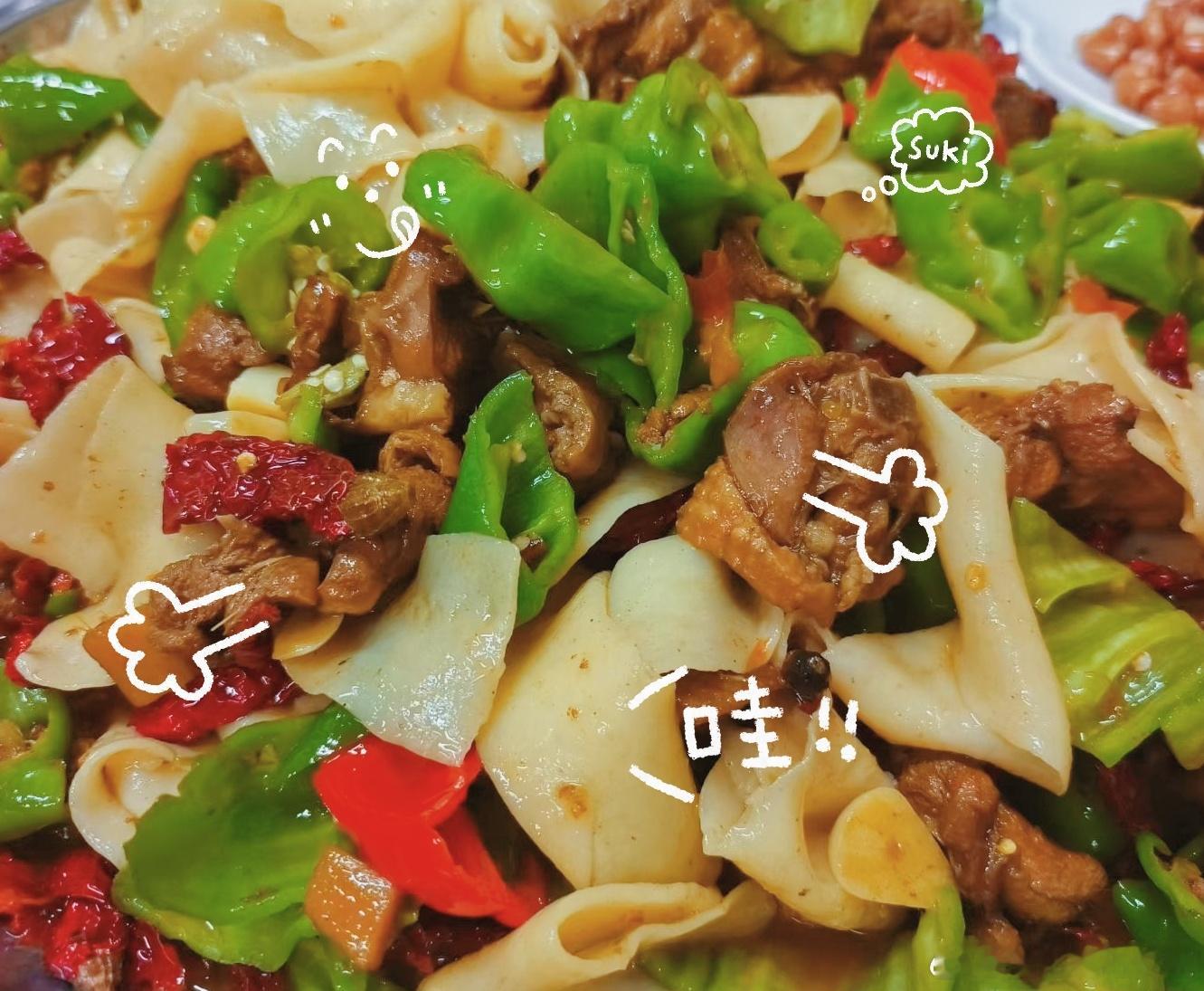 在外边吃个便饭～大盘鸡～[老师爱你] ​​​
