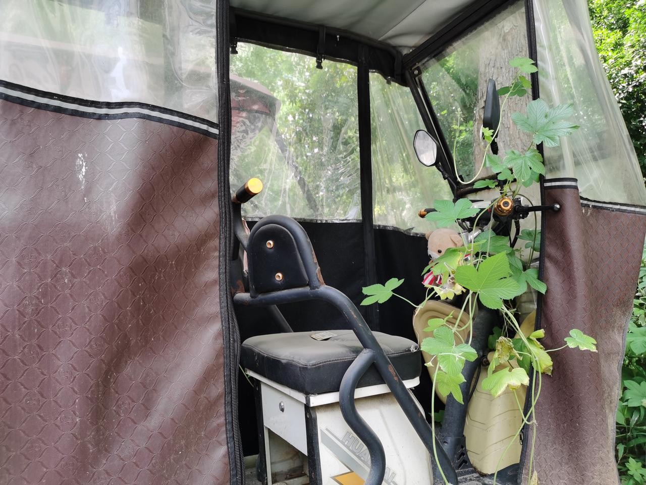 乡乡市的二轮电动车、三轮电动车，那叫一个多！
可是，有的三轮二轮就是个“鸡肋”。