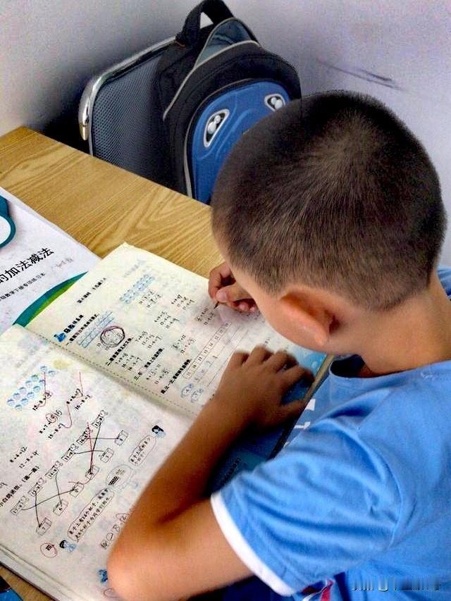 乘法口诀，是小学基础中的基础
这几天辅导小学三年级的小朋友数学，遇到加减乘除的四