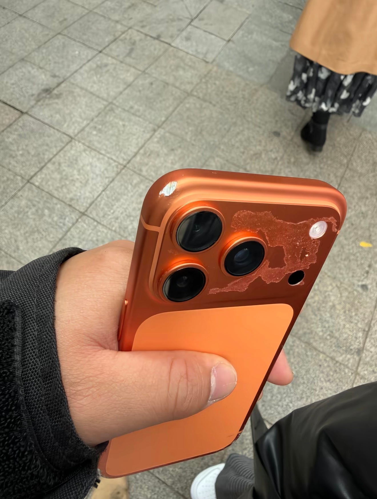 短视频评论区的 iPhone 17 Pro 系列[捂嘴哭] 他们都经历了什么？？