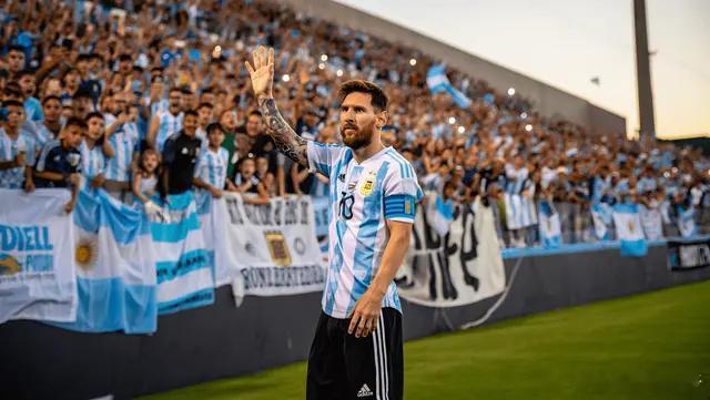 1200万美元请来梅西！非洲球迷欢迎球王：万人空巷 警车开道 11月14日，阿根