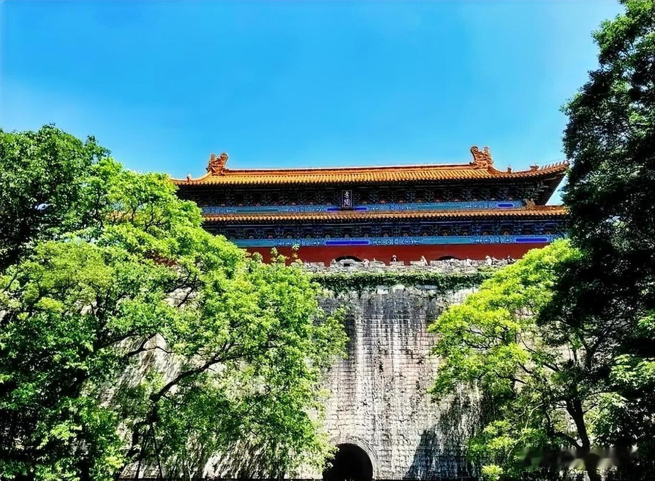 1998年明孝陵核磁探测，揭开朱元璋陵墓600年秘密
 
1998年，专家给明孝
