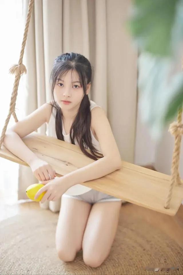 看到“真好，那清澈的眼神，妹妹来”，一下就想到那种青春纯真的画面。就像校园里，阳