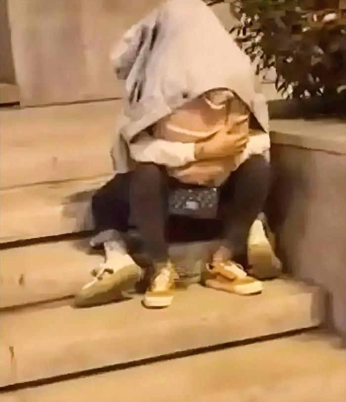 看不见脸就行，掩耳盗铃。