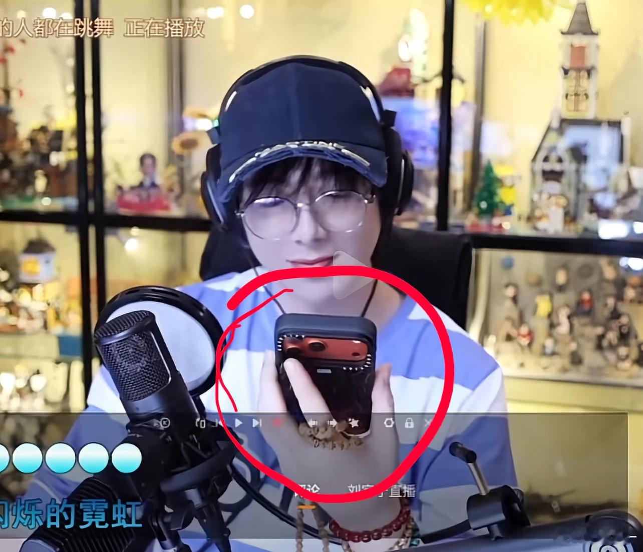 刘宇宁换iPhone17 pro max 2TB橙色了 ​​​