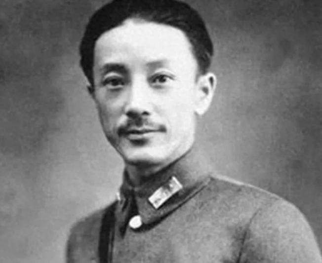 1932年，南京方面下令十九路军撤出上海，蒋光鼐拒不执行，率3万将士硬扛9万日军