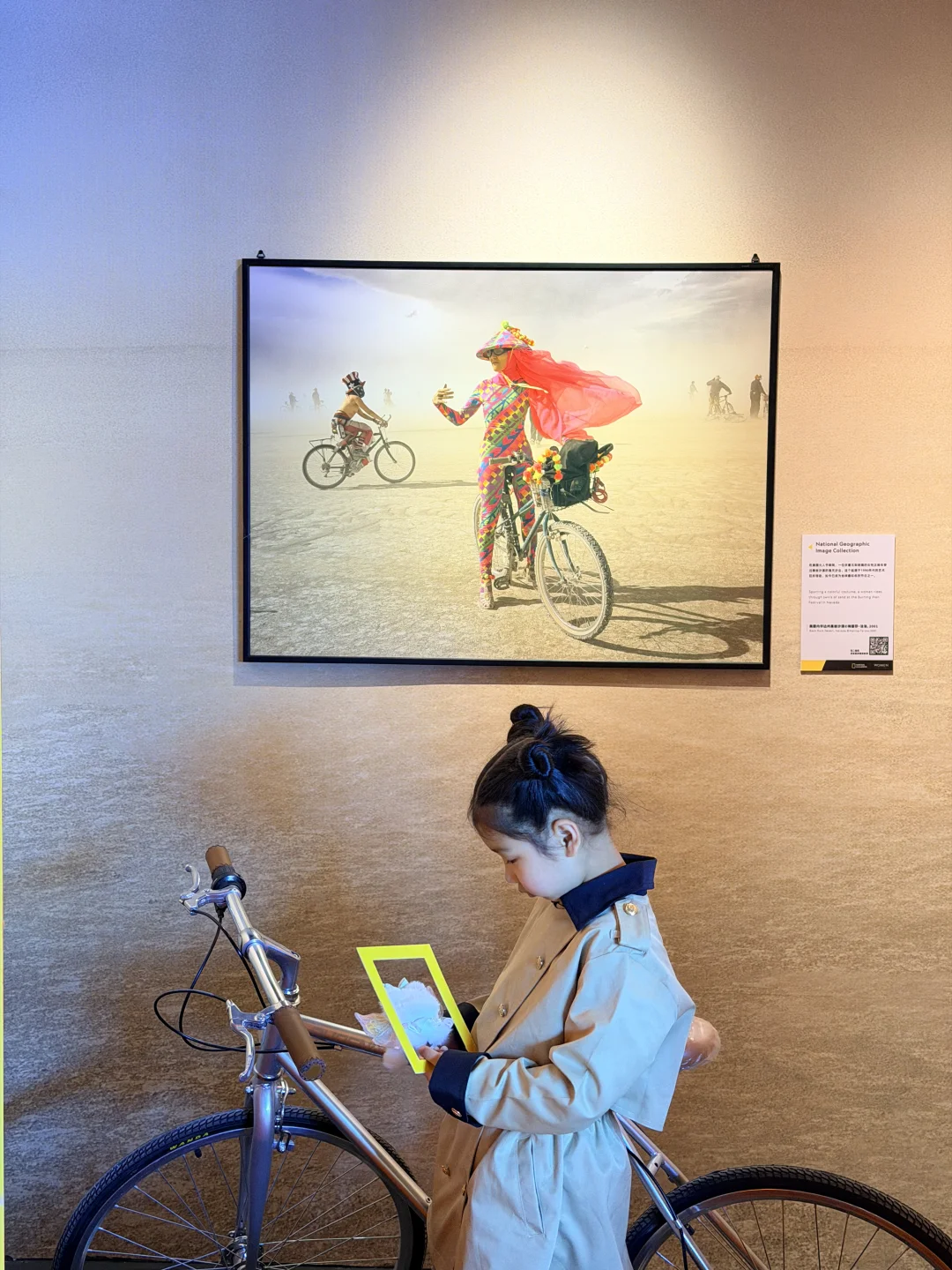 本来只是顺路逛逛，结果娃直接看入迷了👀