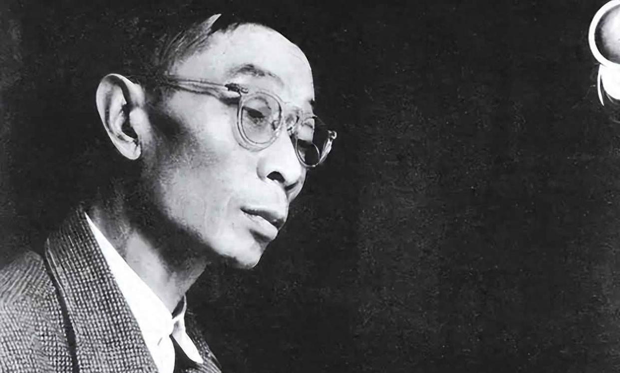 1939年，傅雷跟情人正在书房卿卿我我，妻子朱梅馥突然推门进来。她柔声说：“饭烧