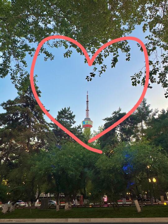 心型的吉塔！我也是拍上啦📷新民大街好浪漫