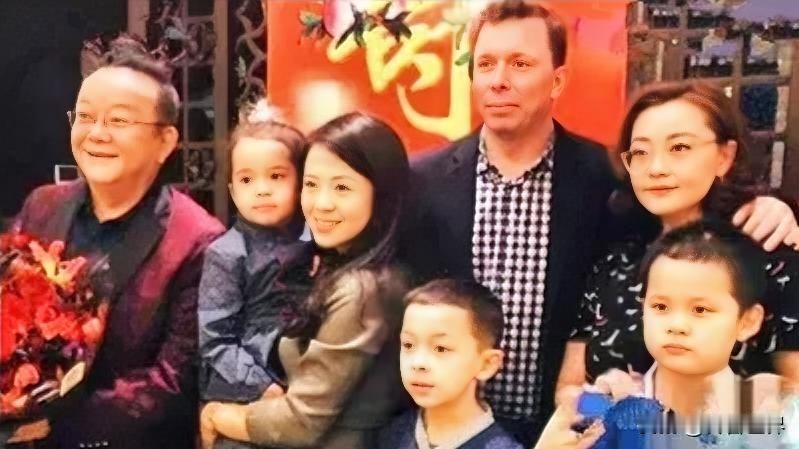 家里幸不幸福，关键看女人。照片不会说话，却能让观者看到一家人的幸福感。看照片，就