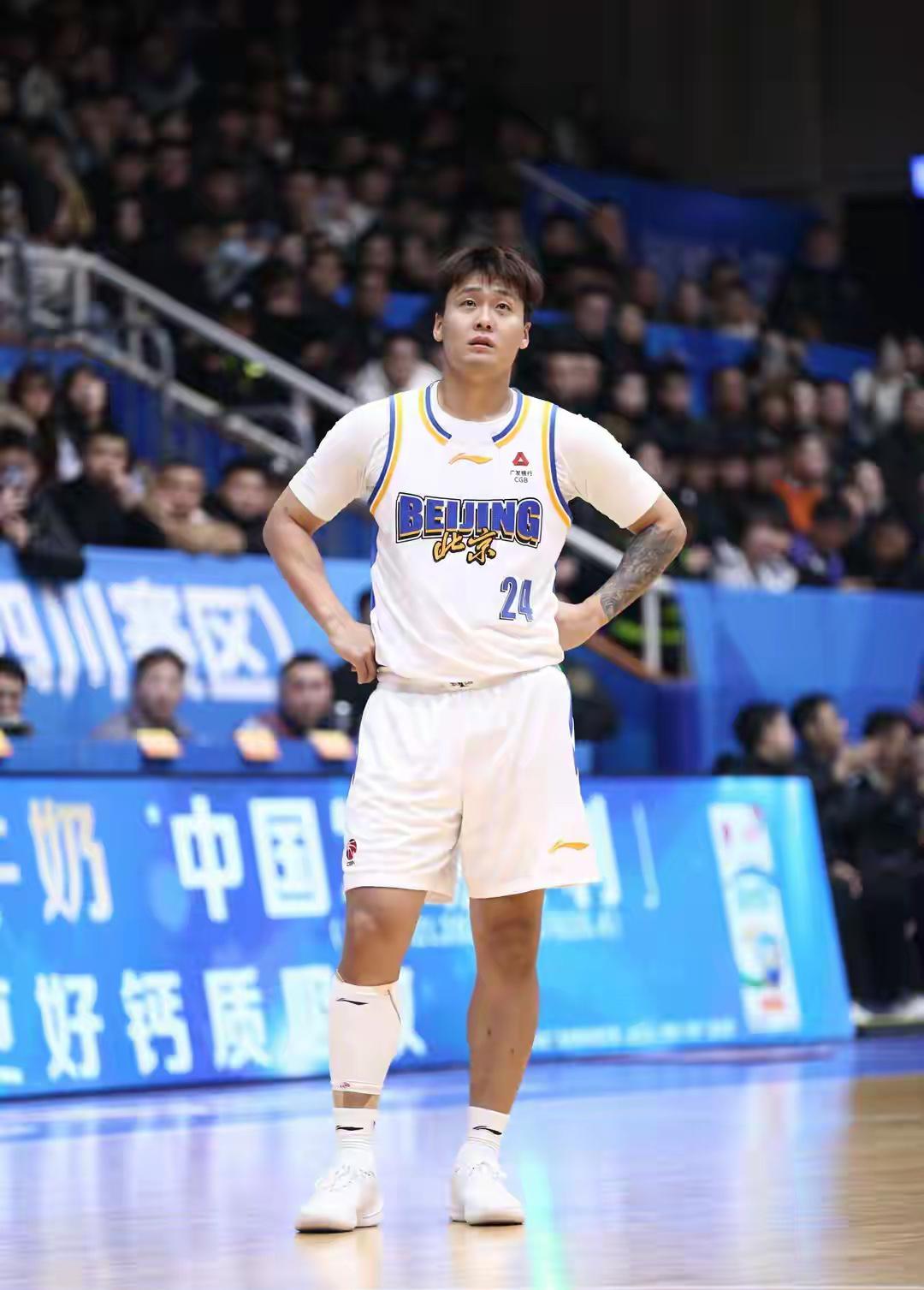 老杜看到了吧，北京队大逆转战胜辽宁是靠谁，就是靠两位后场双枪赵睿和陈盈骏，如果是