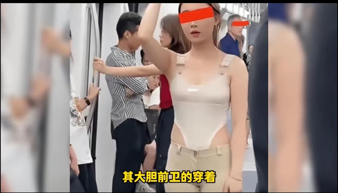 江苏这列地铁上的女子穿搭事件可太有看点了。多数乘客都穿着简约通勤装，她却以精致艳