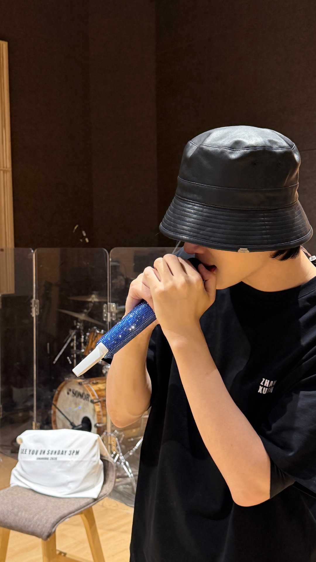 展轩排练室花絮照 展轩排练室花絮照，展轩音乐会倒计时四天，疯狂期待啊~ 